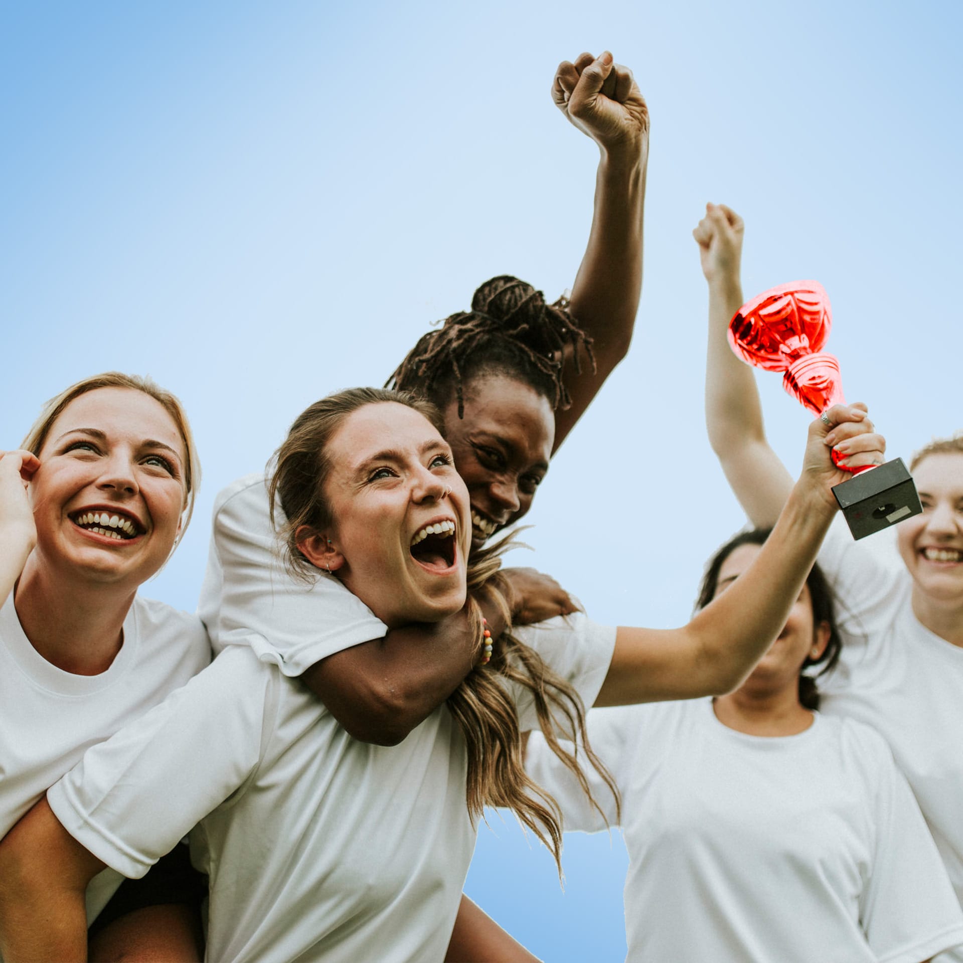 Team van 5 personen dat succesvol en enthousiast de Salestraining Succesvol verkopen als recruiter heeft gevolgd