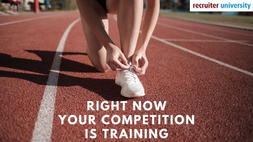 Tekst: RIGHT NOW YOUR COMPETITION IS TRAINING