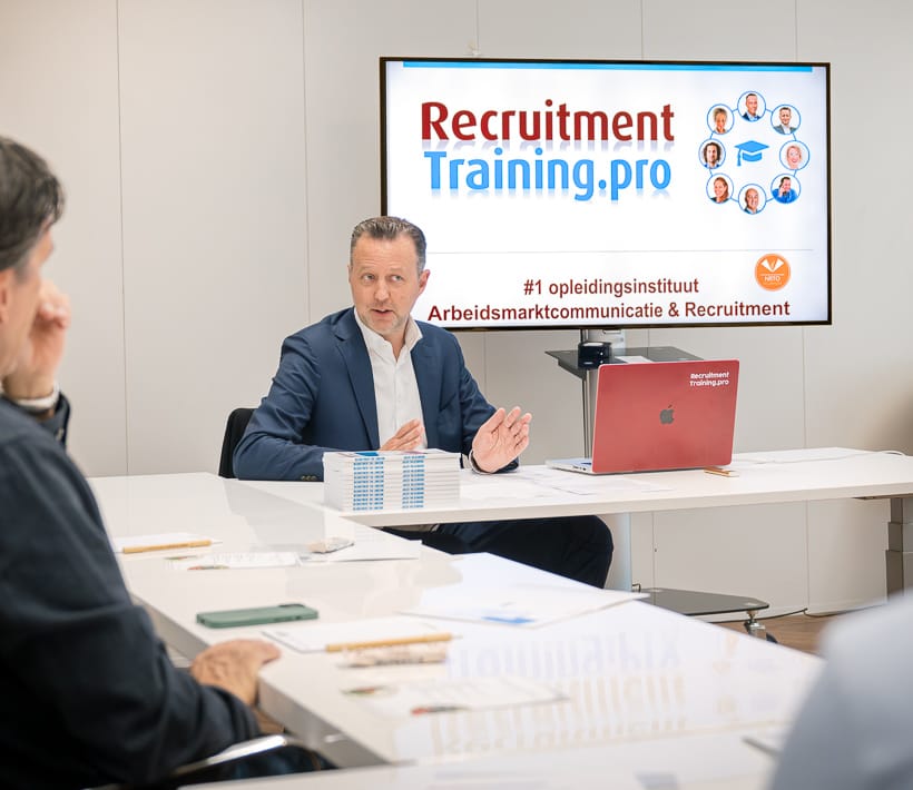 Cursisten tijdens de Training Data-driven Employer Branding & Recruitment door trainer Yves Pilet