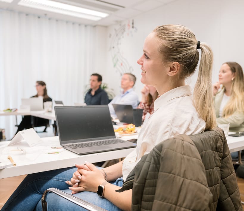 Cursisten tijdens de Salestraining met gesprekstechnieken in actie