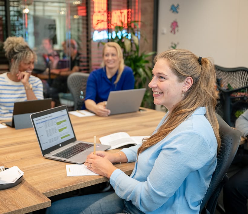 3 deelnemers in trainingsruimte