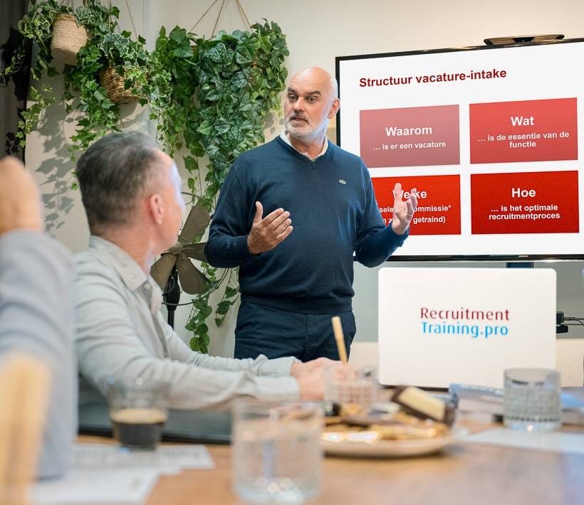 Training Vacatureteksten schrijven met cursisten en trainer in trainingsruimte